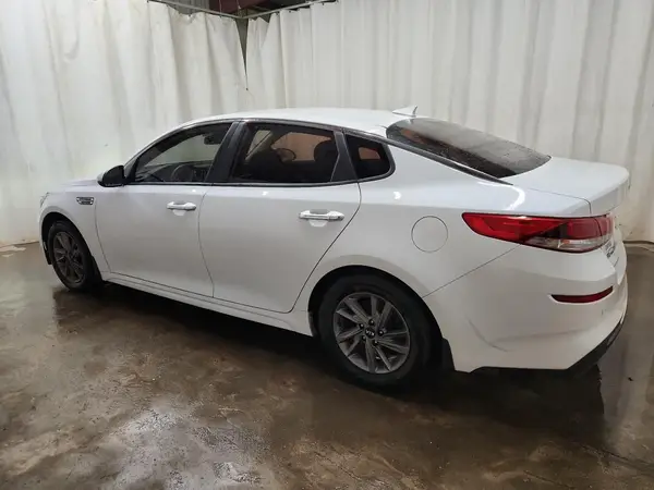 5XXGT4L31LG402647 2020 KIA OPTIMA - Image 2
