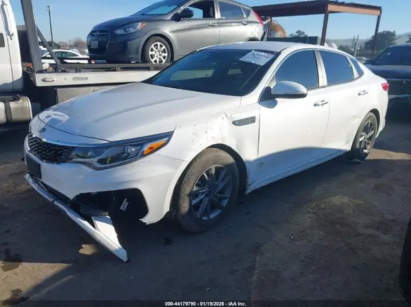 5XXGT4L31LG411753 2020 KIA OPTIMA - Image 2