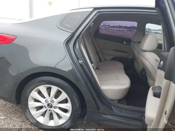 5XXGT4L32GG007592 2016 KIA OPTIMA - Image 8