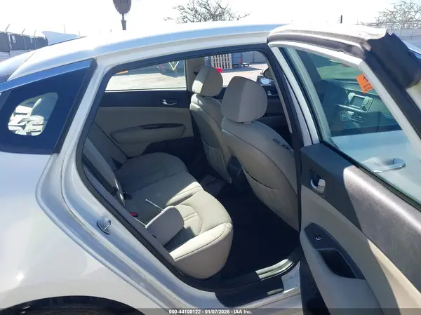 5XXGT4L32GG007799 2016 KIA OPTIMA - Image 8