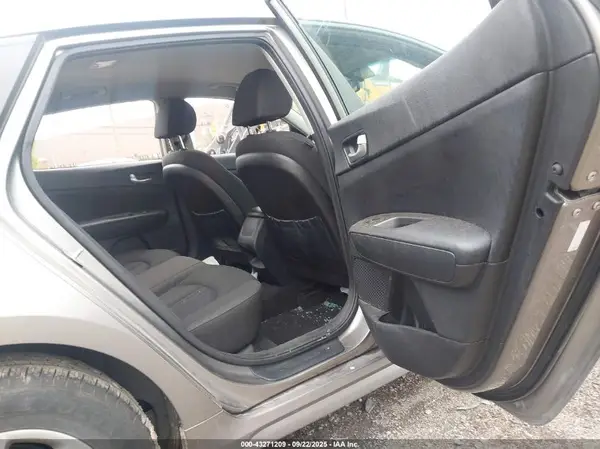 5XXGT4L32GG014784 2016 KIA OPTIMA - Image 8