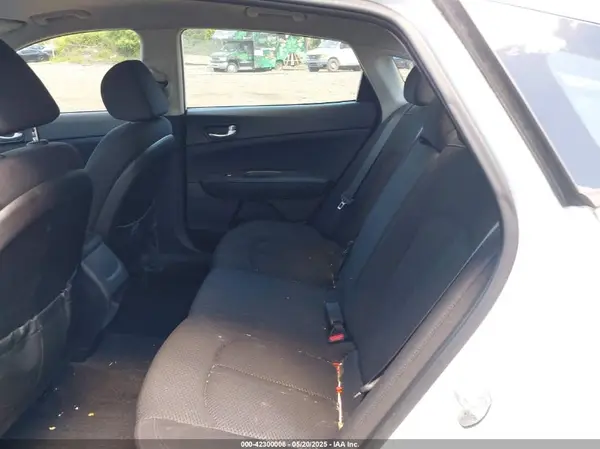 5XXGT4L32GG015594 2016 KIA OPTIMA - Image 8