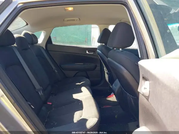 5XXGT4L32GG015837 2016 KIA OPTIMA - Image 8