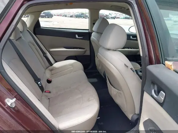 5XXGT4L32GG018768 2016 KIA OPTIMA - Image 8