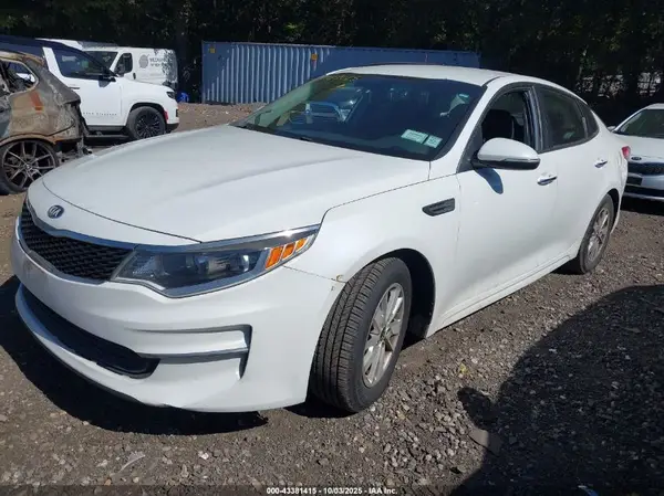 5XXGT4L32GG028328 2016 KIA OPTIMA - Image 2