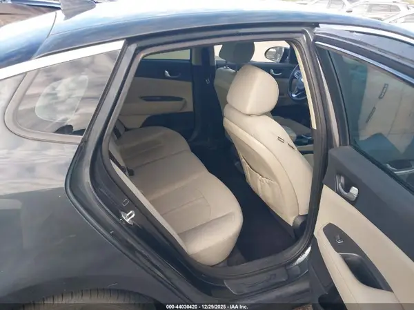 5XXGT4L32GG076265 2016 KIA OPTIMA - Image 8
