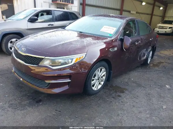 5XXGT4L32GG100967 2016 KIA OPTIMA - Image 2