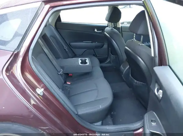 5XXGT4L32GG100967 2016 KIA OPTIMA - Image 8
