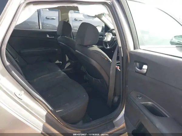 5XXGT4L32GG103335 2016 KIA OPTIMA - Image 8