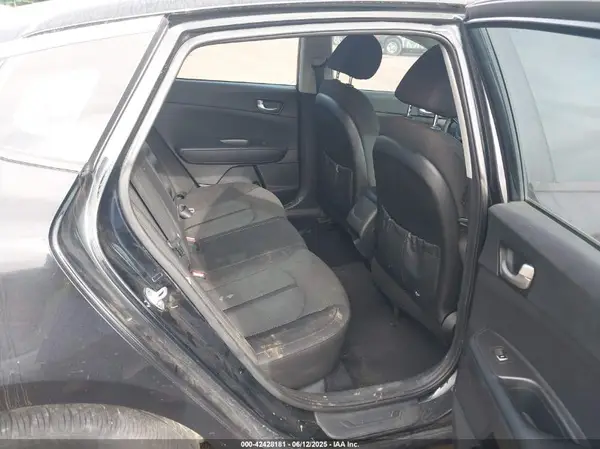 5XXGT4L32HG123909 2017 KIA OPTIMA - Image 8