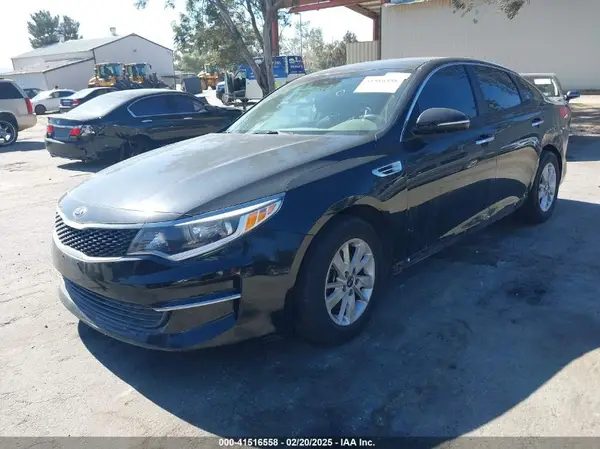 5XXGT4L32HG127779 2017 KIA OPTIMA - Image 2