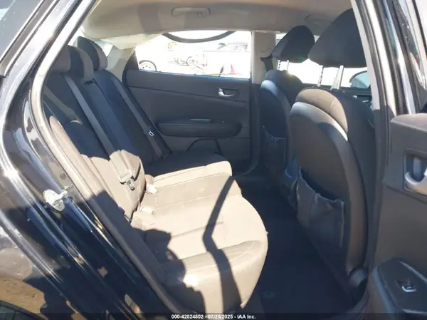 5XXGT4L32HG149586 2017 KIA OPTIMA - Image 8