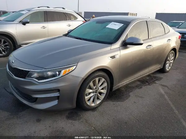 5XXGT4L32HG153606 2017 KIA OPTIMA - Image 2