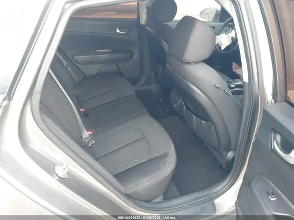 5XXGT4L32HG160765 2017 KIA OPTIMA - Image 8