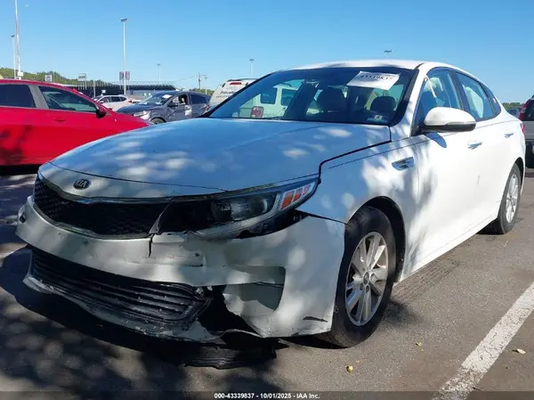 5XXGT4L32HG166985 2017 KIA OPTIMA - Image 2
