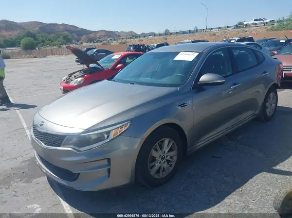 5XXGT4L32JG180858 2018 KIA OPTIMA - Image 2