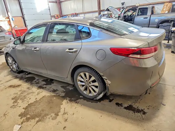 5XXGT4L32JG180875 2018 KIA OPTIMA - Image 2