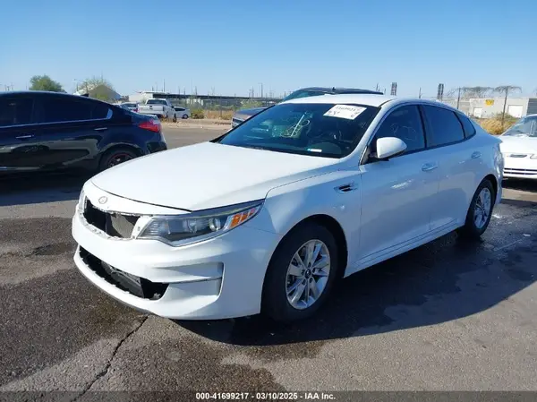 5XXGT4L32JG181735 2018 KIA OPTIMA - Image 2