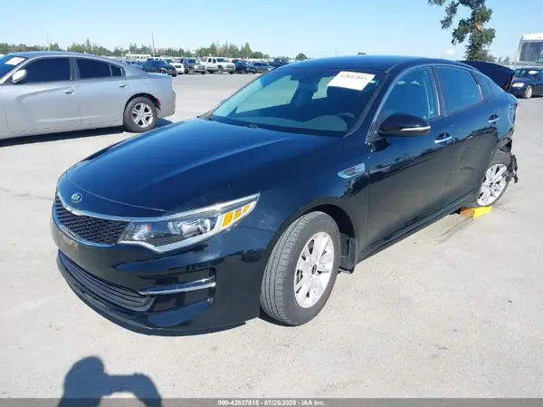 5XXGT4L32JG182254 2018 KIA OPTIMA - Image 2