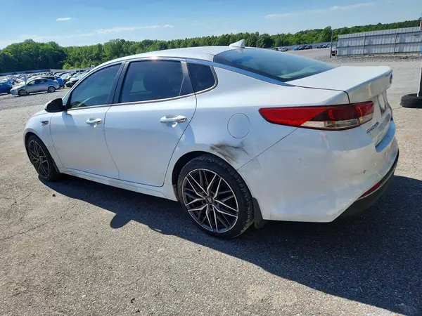 5XXGT4L32JG183548 2018 KIA OPTIMA - Image 2