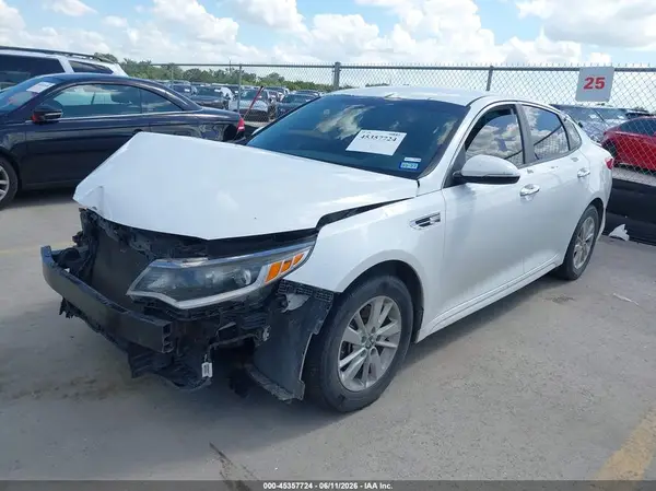 5XXGT4L32JG184831 2018 KIA OPTIMA - Image 2