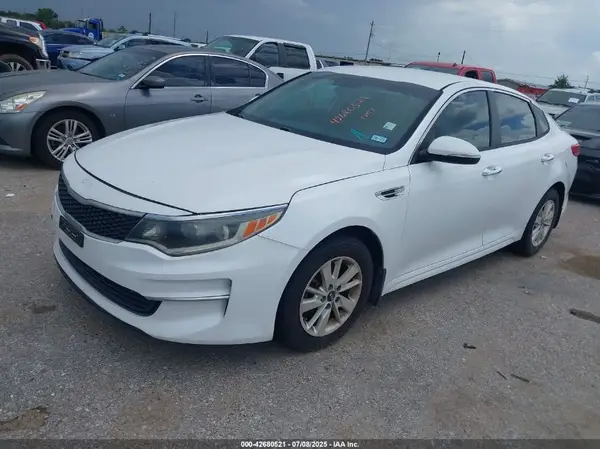 5XXGT4L32JG184893 2018 KIA OPTIMA - Image 2