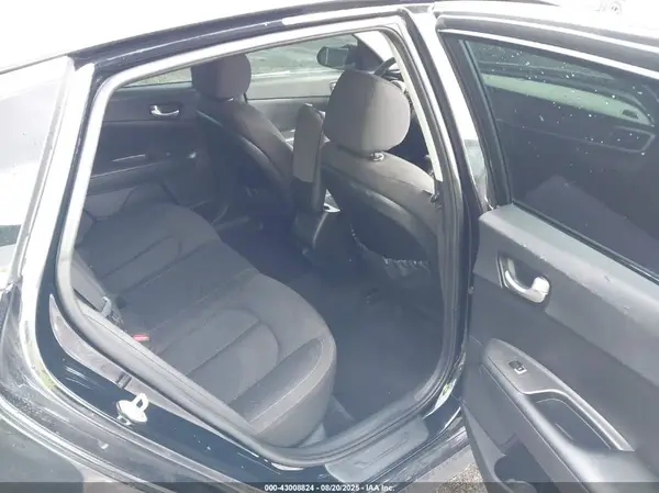5XXGT4L32JG186529 2018 KIA OPTIMA - Image 8