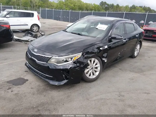 5XXGT4L32JG186725 2018 KIA OPTIMA - Image 2