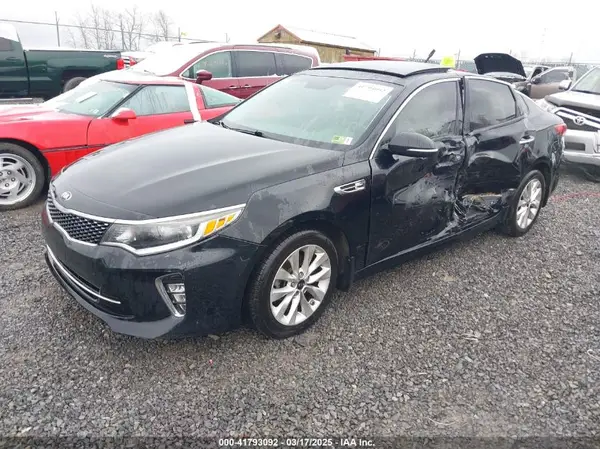 5XXGT4L32JG187762 2018 KIA OPTIMA - Image 2