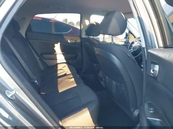 5XXGT4L32JG189141 2018 KIA OPTIMA - Image 8