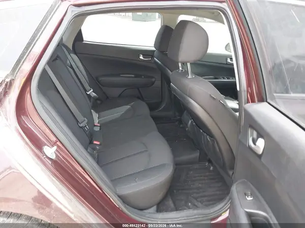 5XXGT4L32JG190015 2018 KIA OPTIMA - Image 8