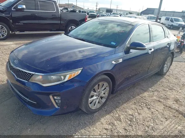 5XXGT4L32JG192055 2018 KIA OPTIMA - Image 2