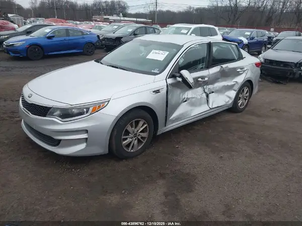 5XXGT4L32JG196445 2018 KIA OPTIMA - Image 2