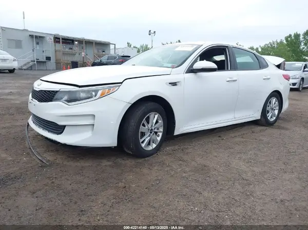 5XXGT4L32JG197885 2018 KIA OPTIMA - Image 2