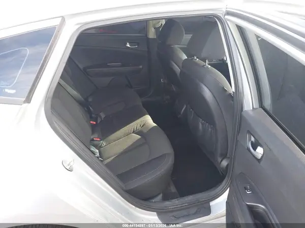 5XXGT4L32JG198311 2018 KIA OPTIMA - Image 8