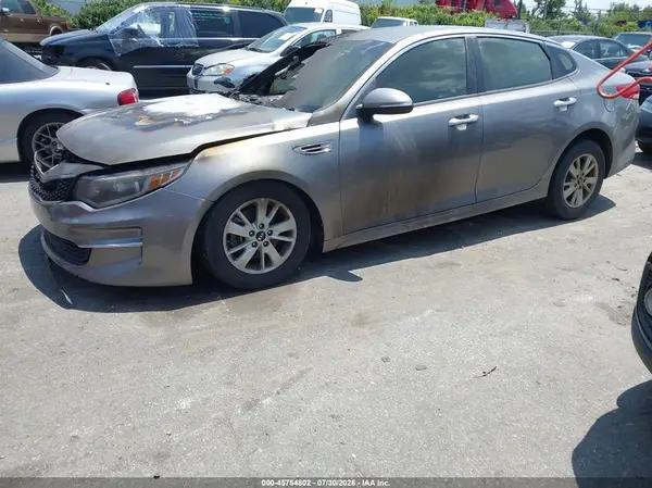 5XXGT4L32JG199085 2018 KIA OPTIMA - Image 2