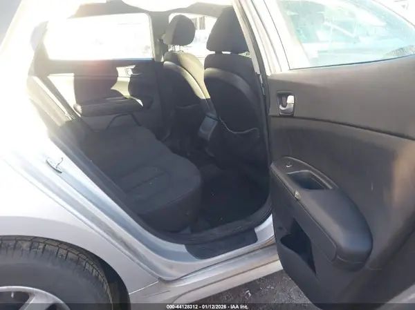 5XXGT4L32JG200302 2018 KIA OPTIMA - Image 8