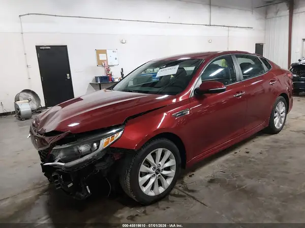 5XXGT4L32JG201353 2018 KIA OPTIMA - Image 2
