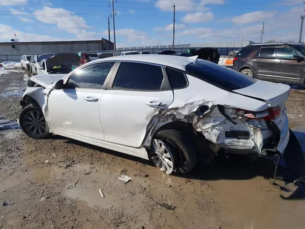 5XXGT4L32JG204608 2018 KIA OPTIMA - Image 2