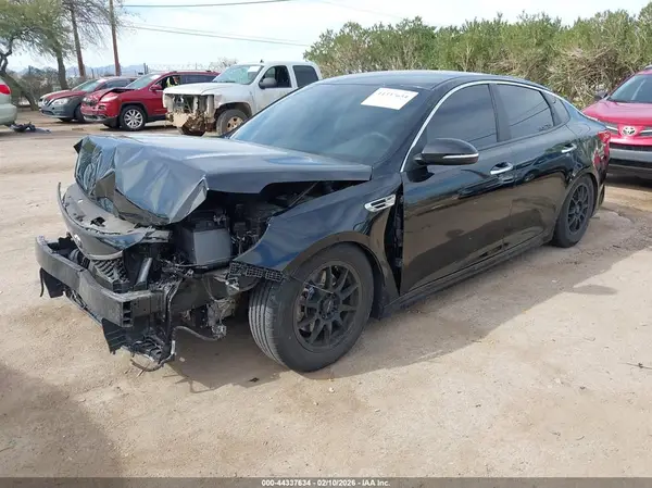 5XXGT4L32JG206343 2018 KIA OPTIMA - Image 2