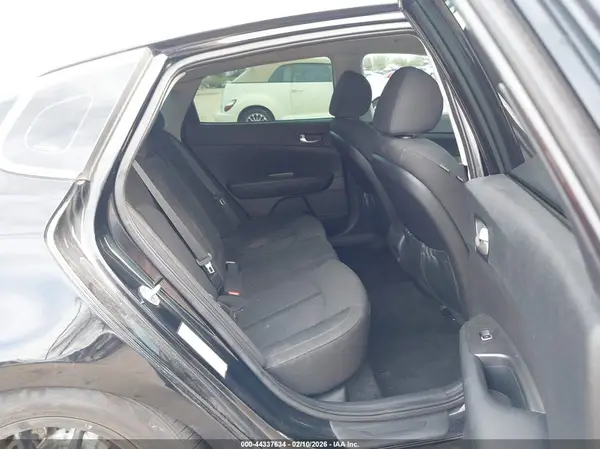 5XXGT4L32JG206343 2018 KIA OPTIMA - Image 8