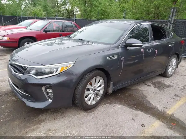 5XXGT4L32JG207086 2018 KIA OPTIMA - Image 2
