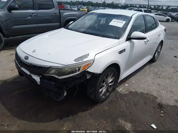 5XXGT4L32JG207265 2018 KIA OPTIMA - Image 2