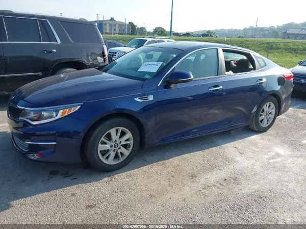 5XXGT4L32JG207413 2018 KIA OPTIMA - Image 2