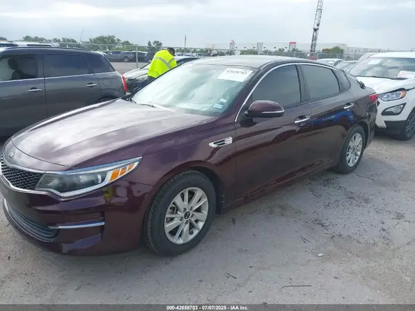 5XXGT4L32JG207511 2018 KIA OPTIMA - Image 2