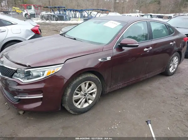 5XXGT4L32JG208058 2018 KIA OPTIMA - Image 2