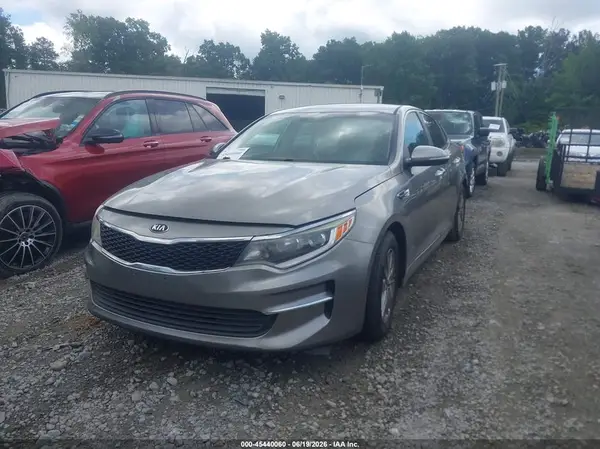 5XXGT4L32JG208545 2018 KIA OPTIMA - Image 2