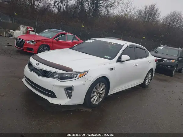 5XXGT4L32JG210702 2018 KIA OPTIMA - Image 2
