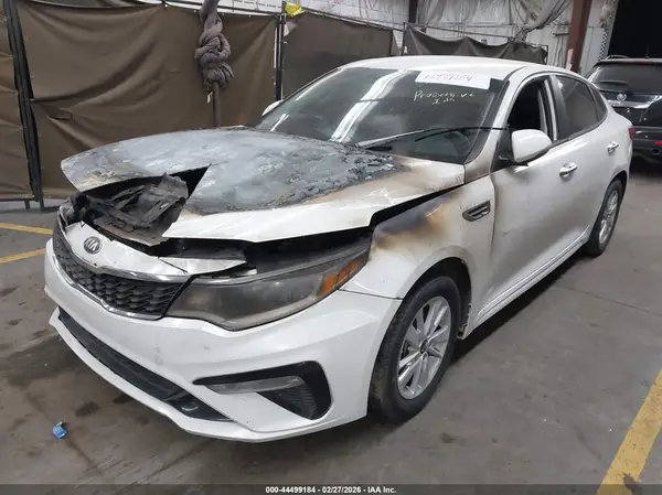 5XXGT4L32JG211719 2018 KIA OPTIMA - Image 2