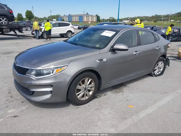 5XXGT4L32JG213499 2018 KIA OPTIMA - Image 2